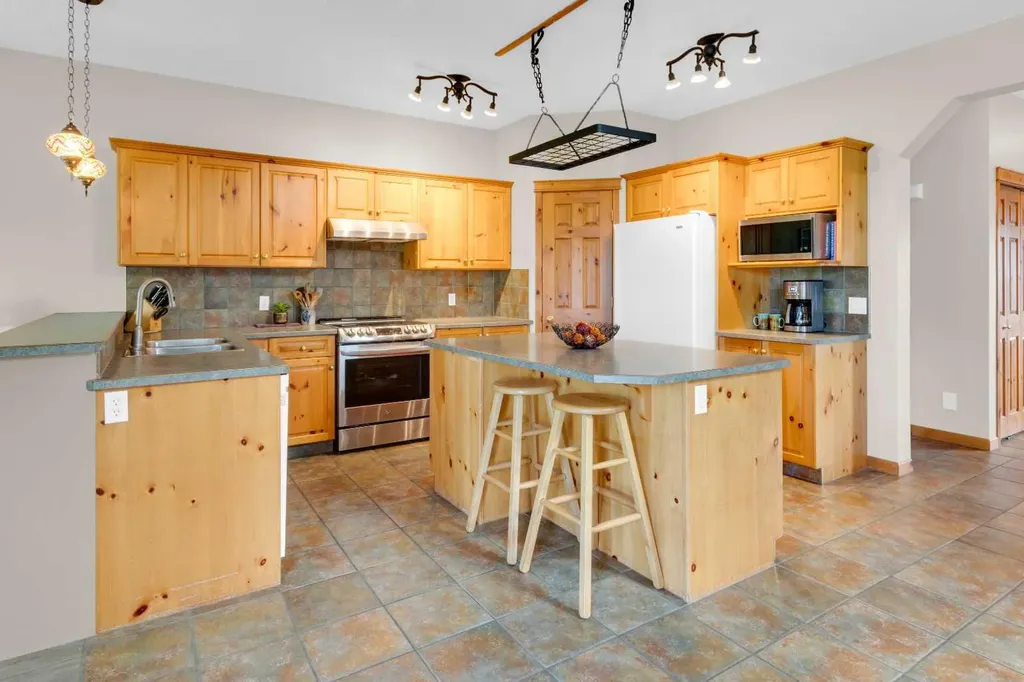 124 Gleneagles Terrace Cochrane AB T4C 1W6