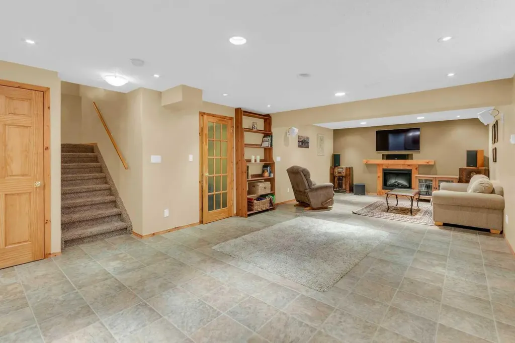 124 Gleneagles Terrace Cochrane AB T4C 1W6