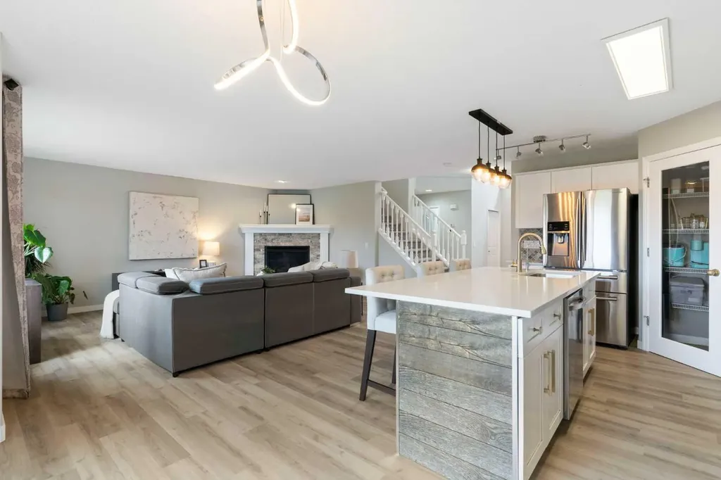 164 Royal Oak Heights NW Calgary AB T3G 5V3