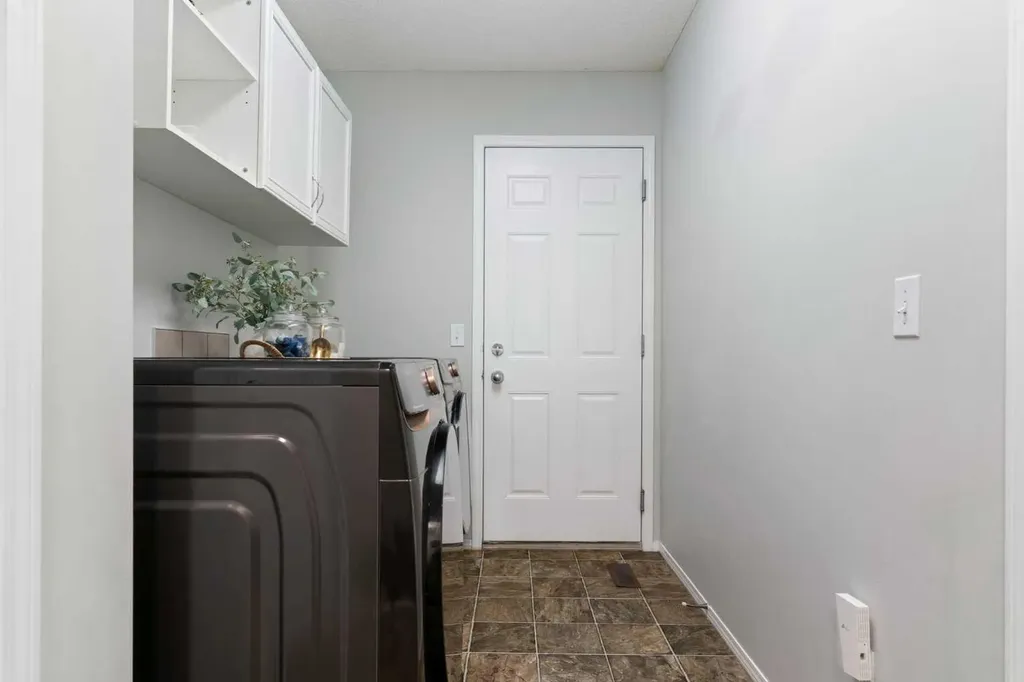 164 Royal Oak Heights NW Calgary AB T3G 5V3