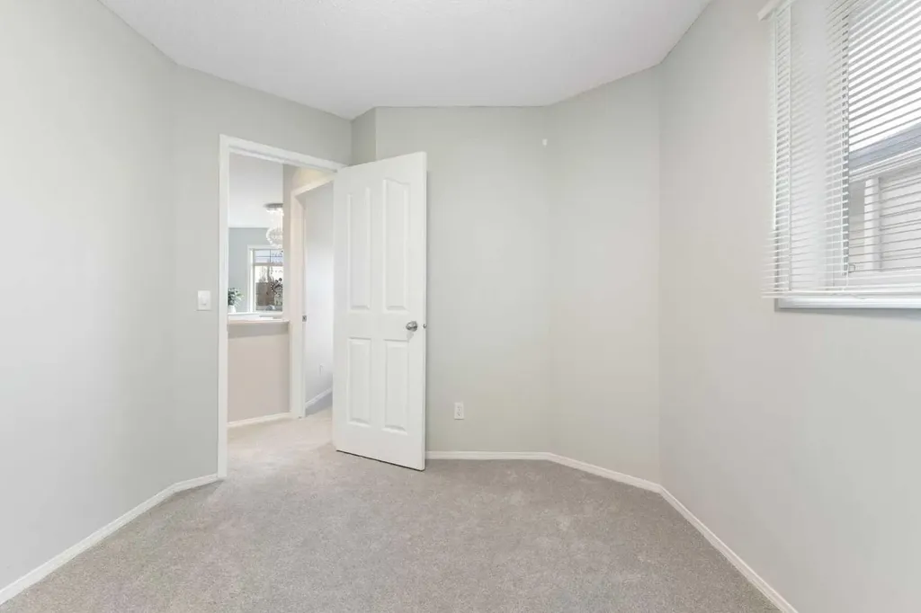 164 Royal Oak Heights NW Calgary AB T3G 5V3