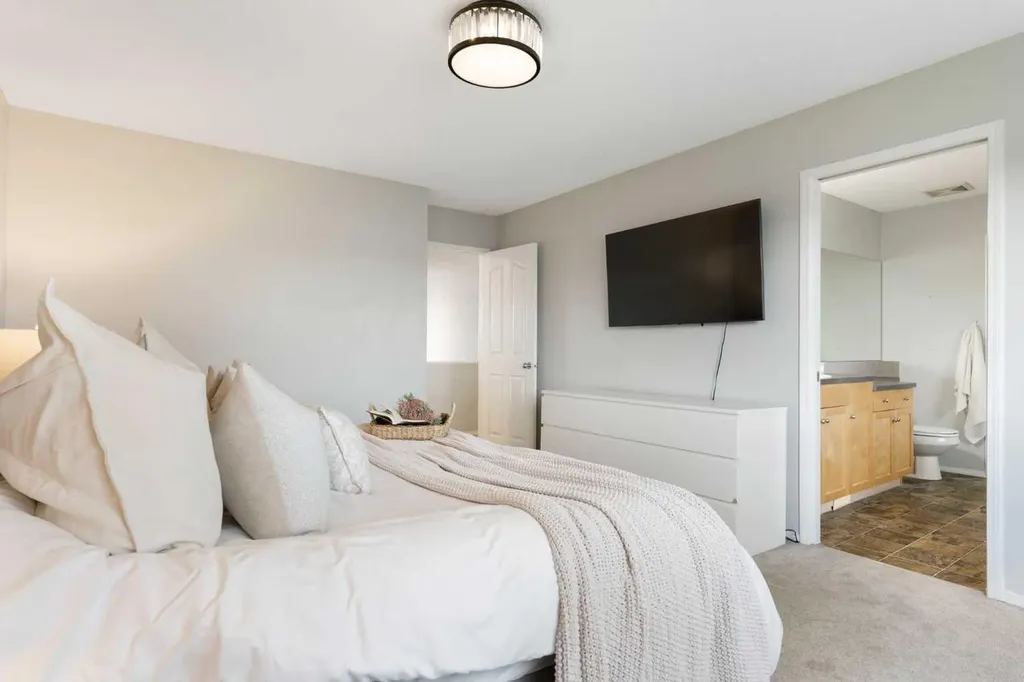 164 Royal Oak Heights NW Calgary AB T3G 5V3