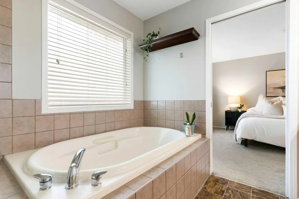 164 Royal Oak Heights NW Calgary AB T3G 5V3