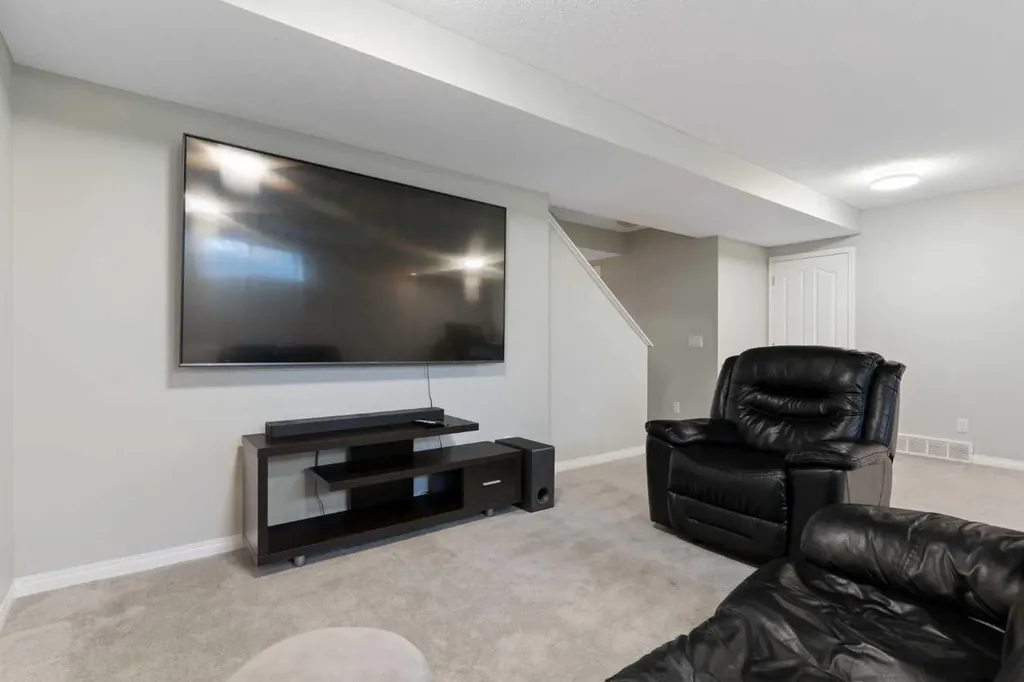 164 Royal Oak Heights NW Calgary AB T3G 5V3