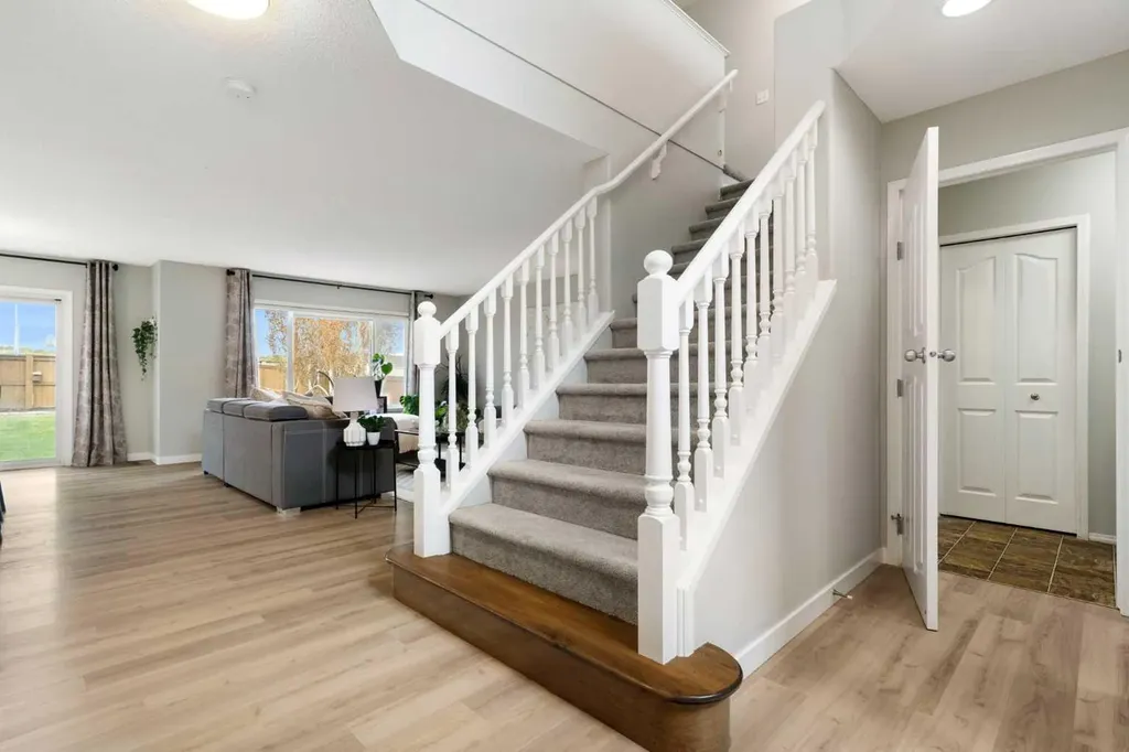 164 Royal Oak Heights NW Calgary AB T3G 5V3