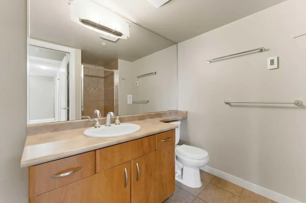 1078 6 Avenue SW Calgary AB T2P 5N6