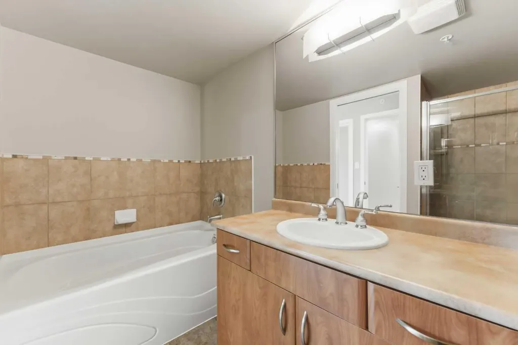 1078 6 Avenue SW Calgary AB T2P 5N6