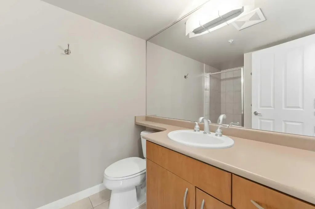 1078 6 Avenue SW Calgary AB T2P 5N6