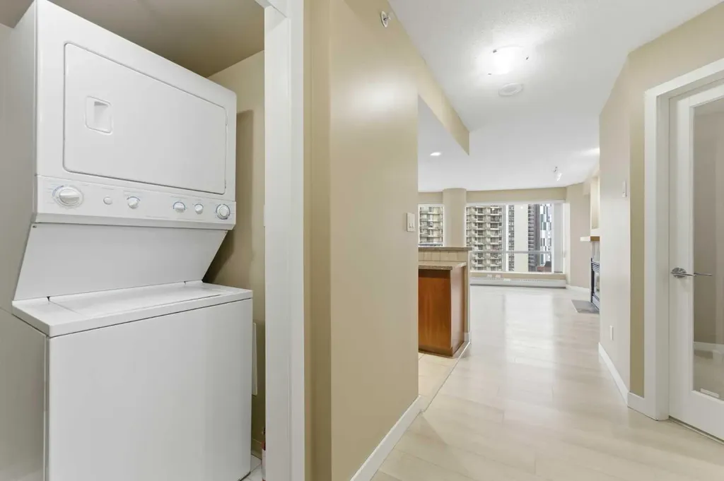 1078 6 Avenue SW Calgary AB T2P 5N6