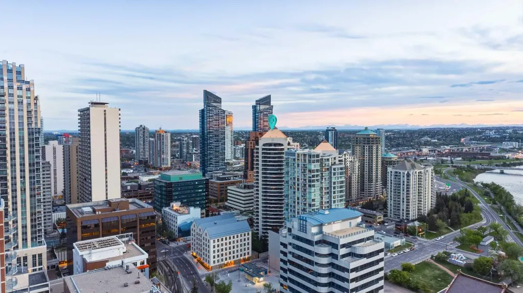 1078 6 Avenue SW Calgary AB T2P 5N6