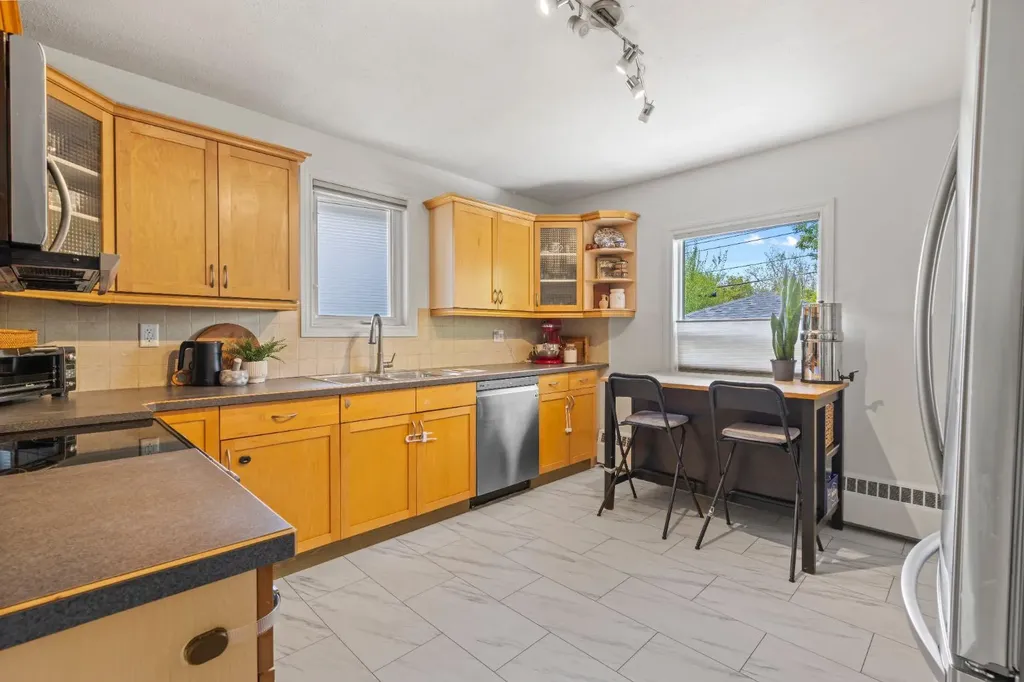 2615 17a Street SW Calgary AB T2T 4S7