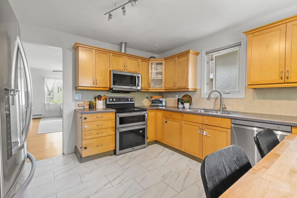 2615 17a Street SW Calgary AB T2T 4S7