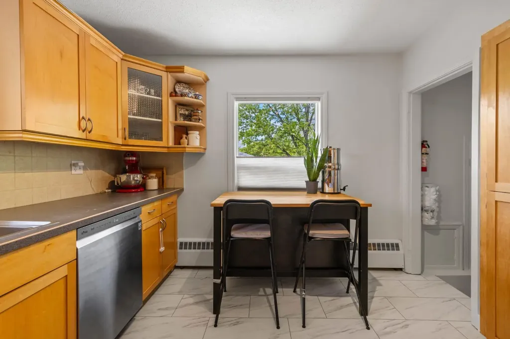 2615 17a Street SW Calgary AB T2T 4S7