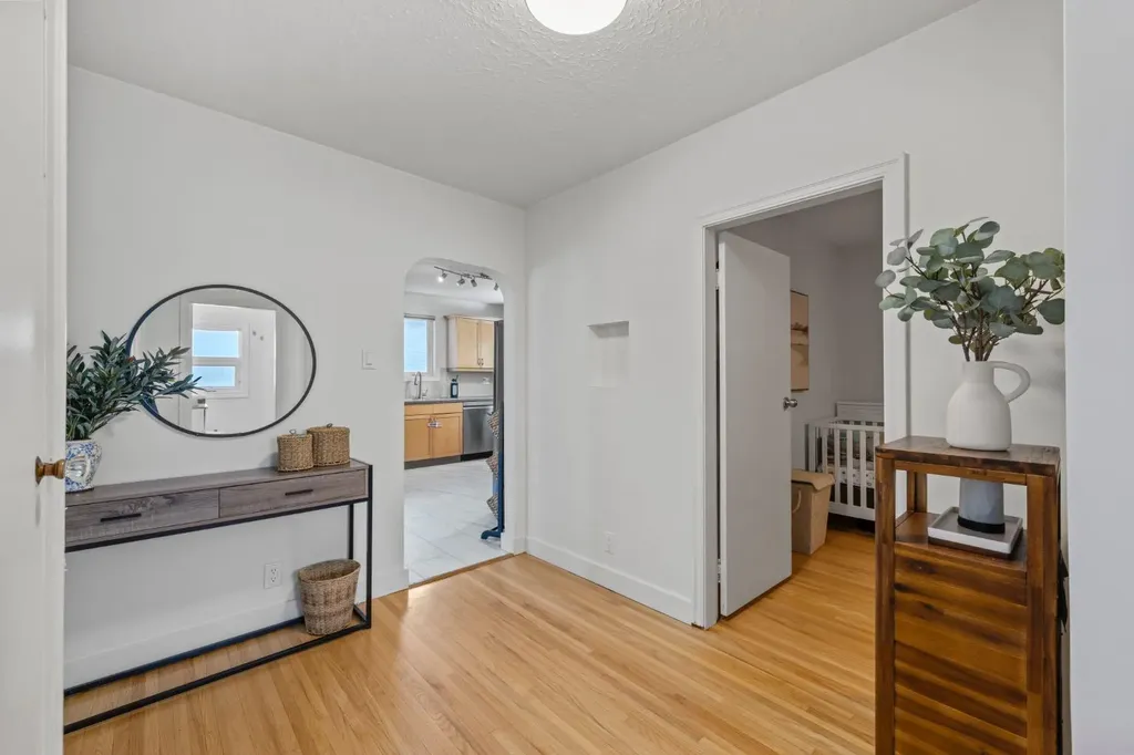 2615 17a Street SW Calgary AB T2T 4S7