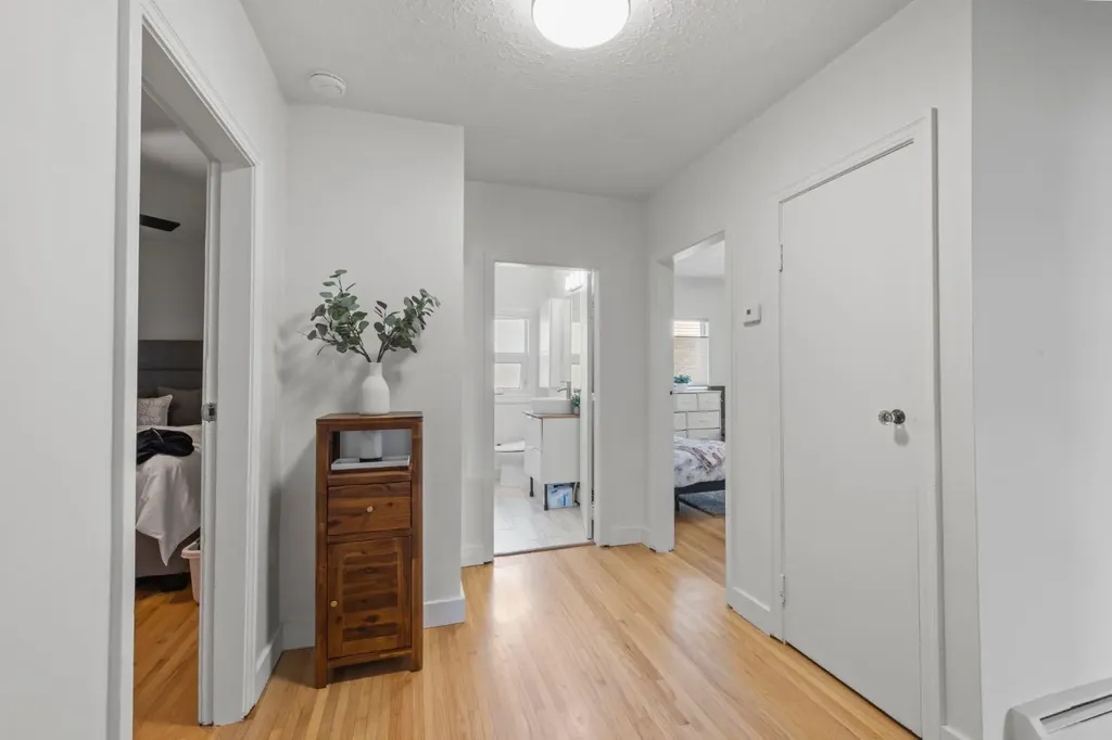 2615 17a Street SW Calgary AB T2T 4S7