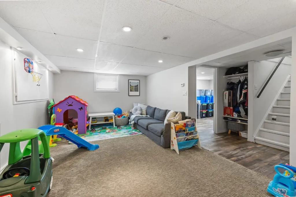 2615 17a Street SW Calgary AB T2T 4S7