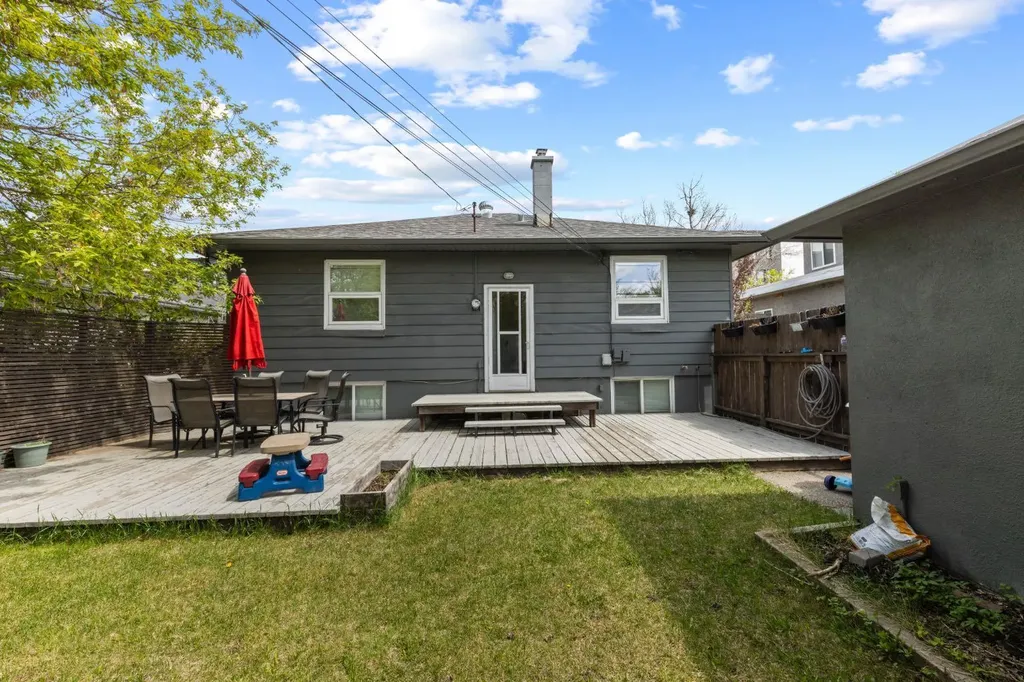 2615 17a Street SW Calgary AB T2T 4S7