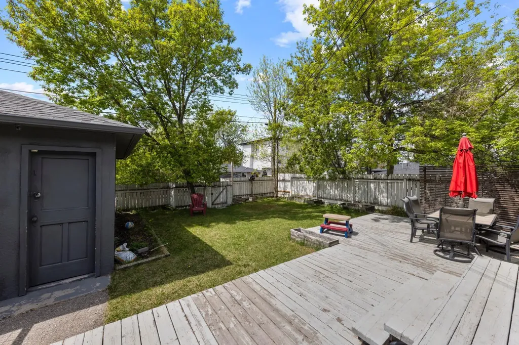 2615 17a Street SW Calgary AB T2T 4S7