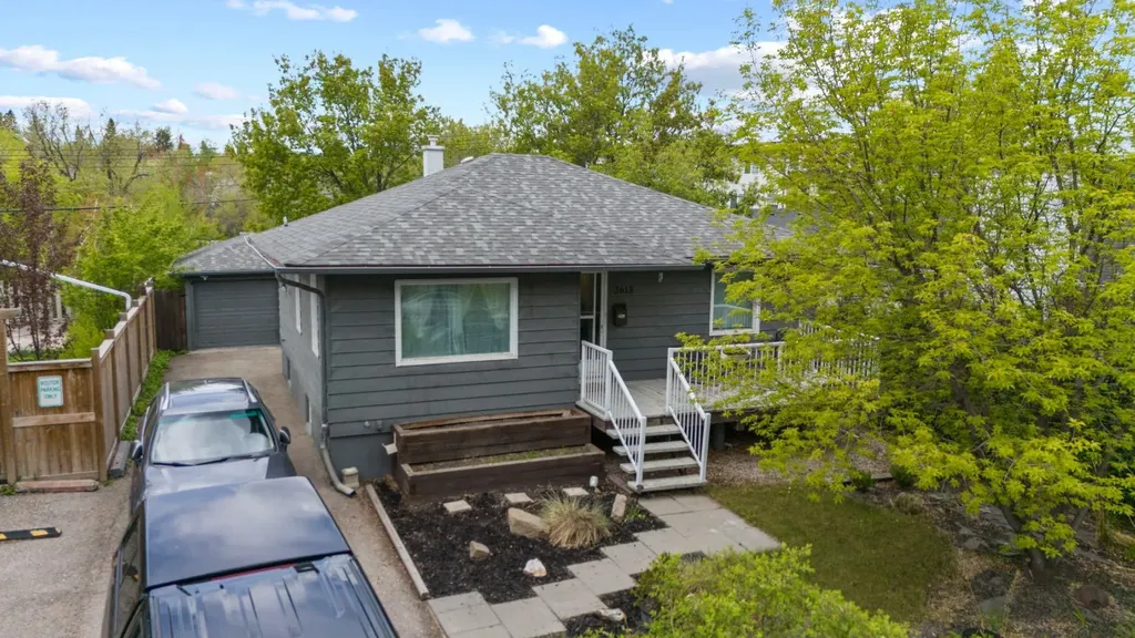 2615 17a Street SW Calgary AB T2T 4S7