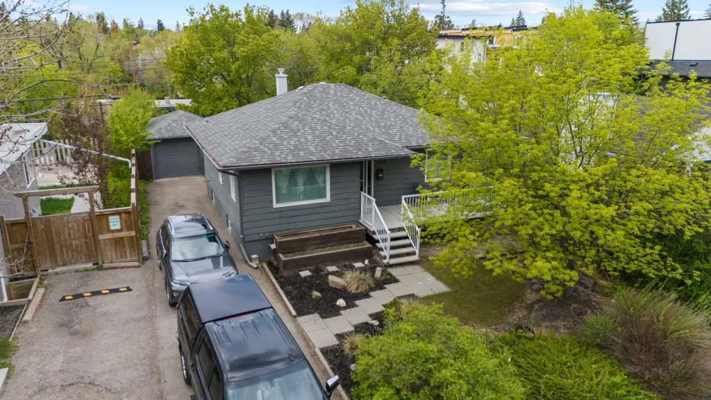 2615 17a Street SW Calgary AB T2T 4S7
