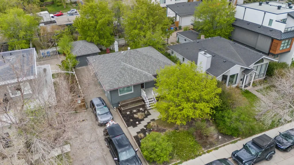 2615 17a Street SW Calgary AB T2T 4S7