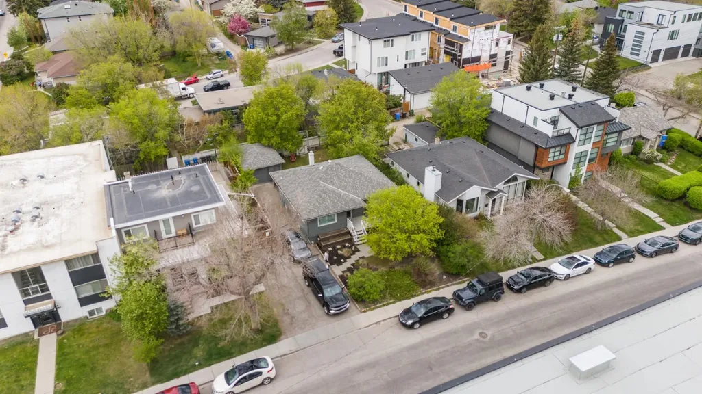 2615 17a Street SW Calgary AB T2T 4S7