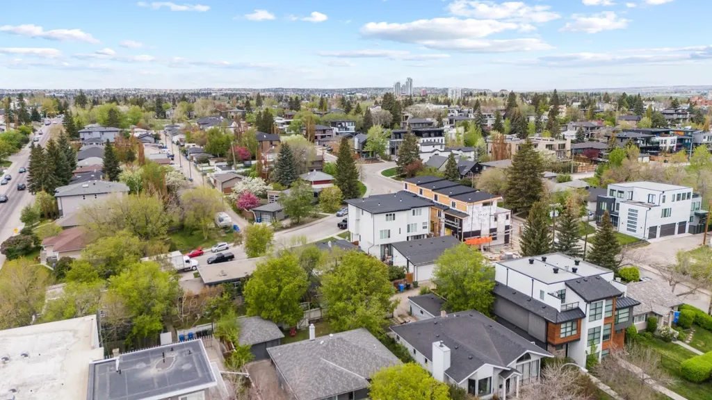 2615 17a Street SW Calgary AB T2T 4S7
