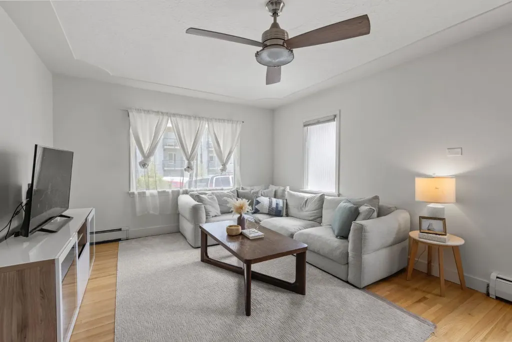 2615 17a Street SW Calgary AB T2T 4S7