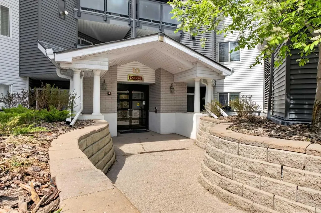 10 Sierra Morena Mews SW Calgary AB T3H 3K5