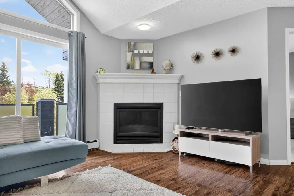10 Sierra Morena Mews SW Calgary AB T3H 3K5