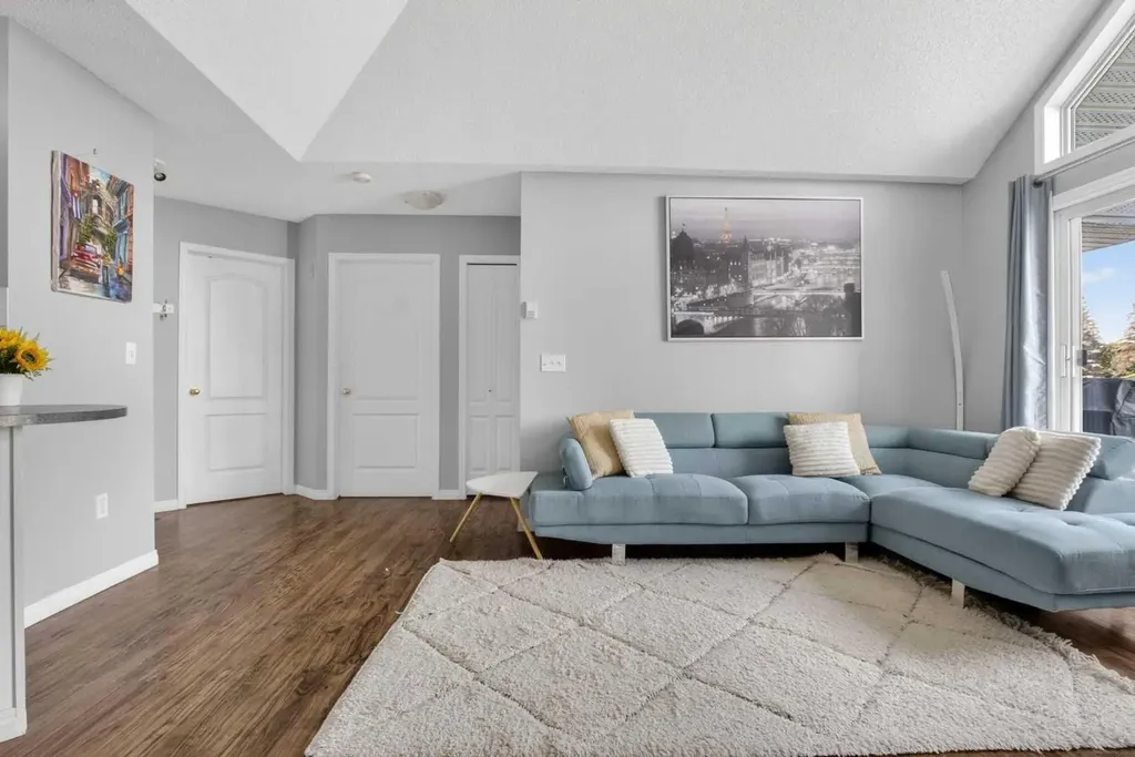 10 Sierra Morena Mews SW Calgary AB T3H 3K5
