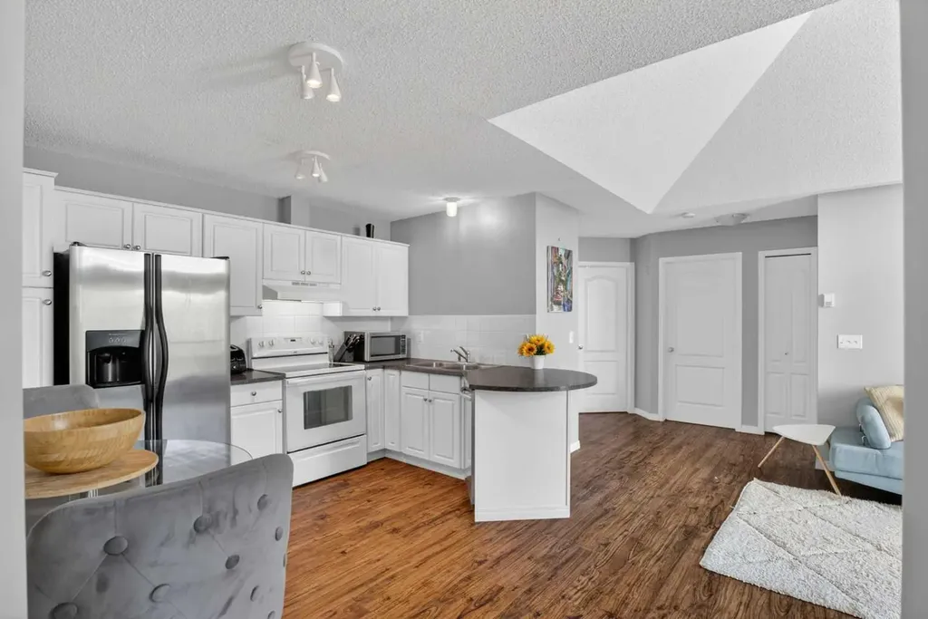 10 Sierra Morena Mews SW Calgary AB T3H 3K5