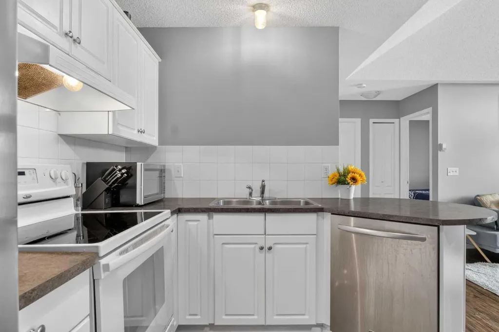 10 Sierra Morena Mews SW Calgary AB T3H 3K5