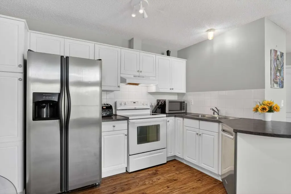 10 Sierra Morena Mews SW Calgary AB T3H 3K5