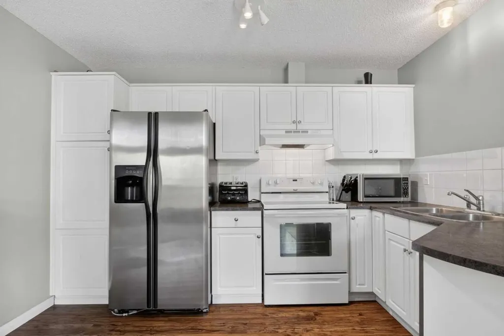 10 Sierra Morena Mews SW Calgary AB T3H 3K5