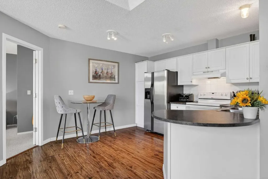10 Sierra Morena Mews SW Calgary AB T3H 3K5