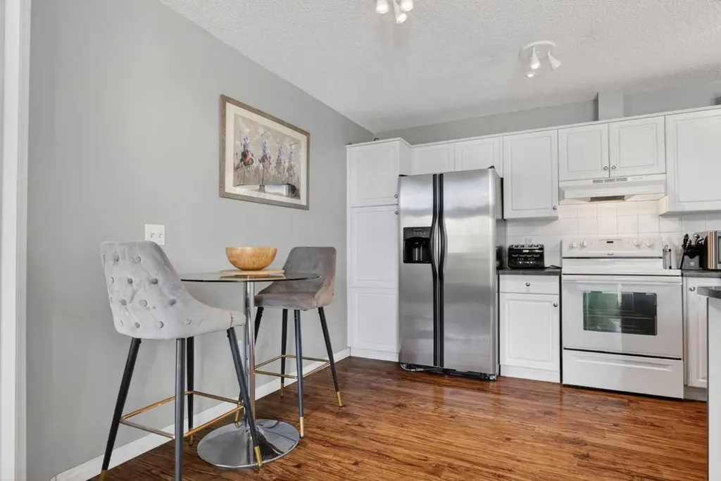 10 Sierra Morena Mews SW Calgary AB T3H 3K5