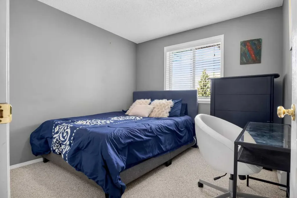 10 Sierra Morena Mews SW Calgary AB T3H 3K5