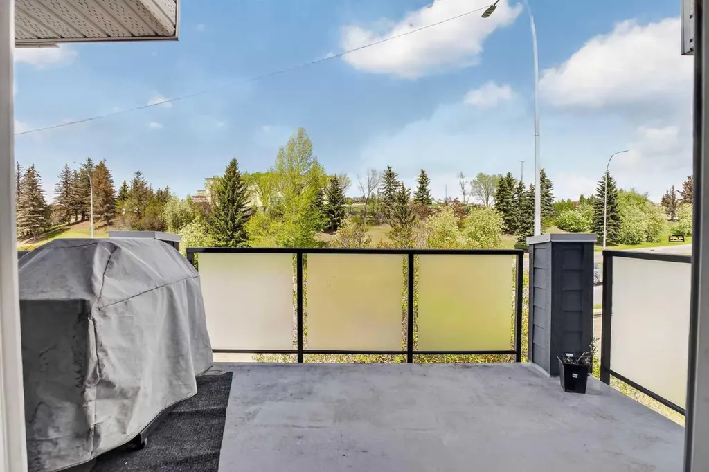 10 Sierra Morena Mews SW Calgary AB T3H 3K5