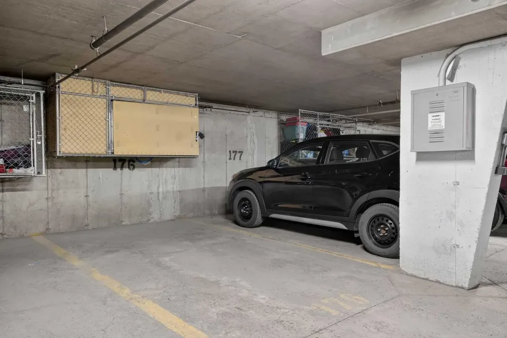10 Sierra Morena Mews SW Calgary AB T3H 3K5