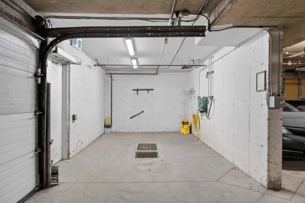 10 Sierra Morena Mews SW Calgary AB T3H 3K5
