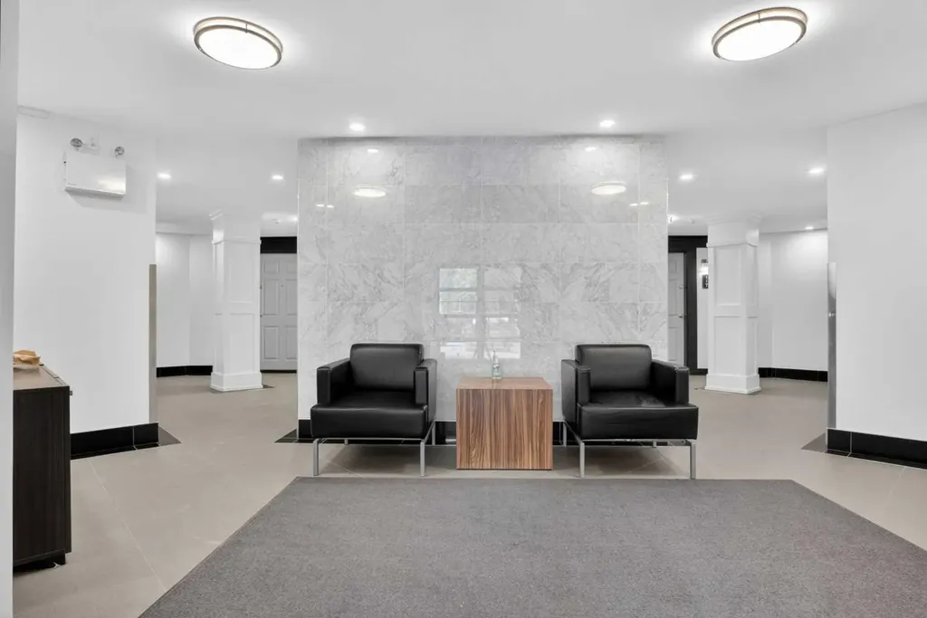 10 Sierra Morena Mews SW Calgary AB T3H 3K5