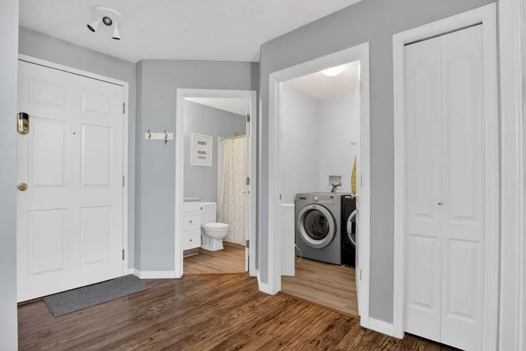 10 Sierra Morena Mews SW Calgary AB T3H 3K5