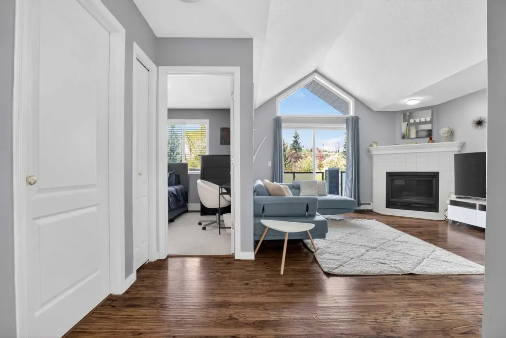 10 Sierra Morena Mews SW Calgary AB T3H 3K5