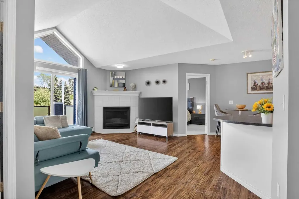 10 Sierra Morena Mews SW Calgary AB T3H 3K5