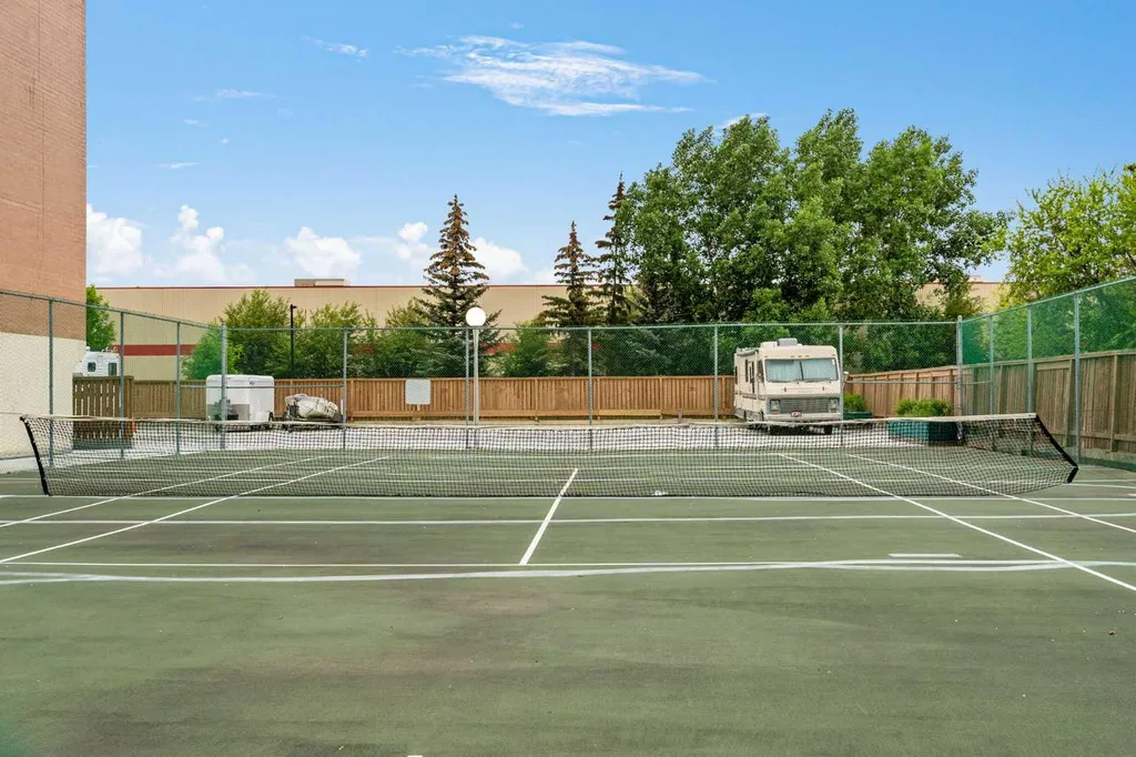 5204 Dalton Drive NW Calgary AB T3A 3H1