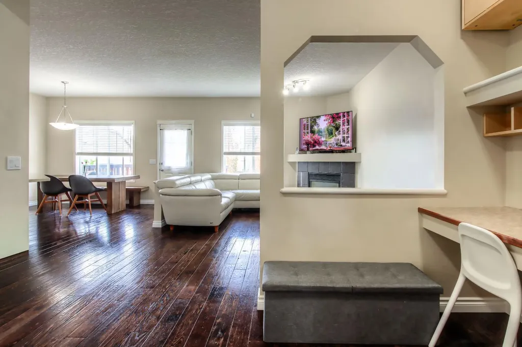 77 Weston Court SW Calgary AB T3H 5E7