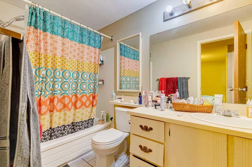 864 Queensland Drive SE Calgary AB T2J 6E6