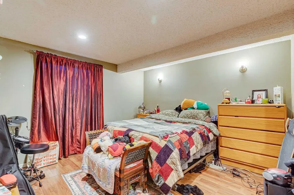 864 Queensland Drive SE Calgary AB T2J 6E6