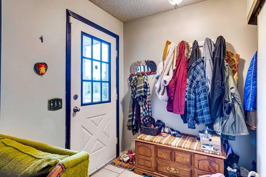 864 Queensland Drive SE Calgary AB T2J 6E6